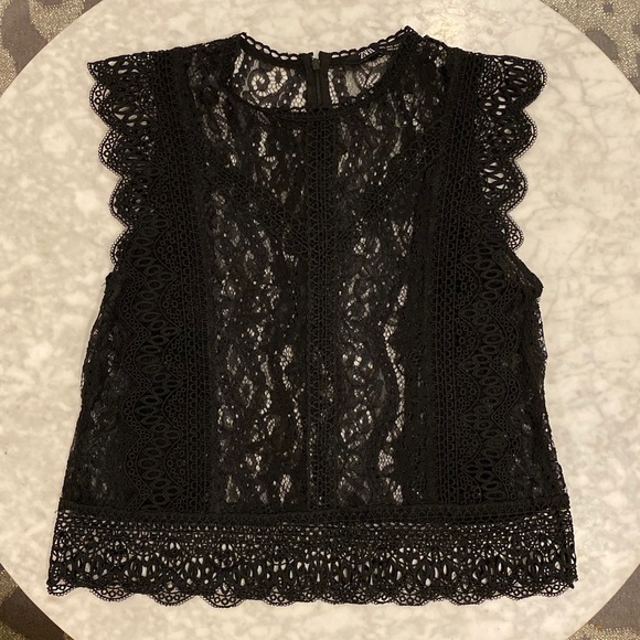 Zara Structured Lace top in Black - Picture 1 of 8